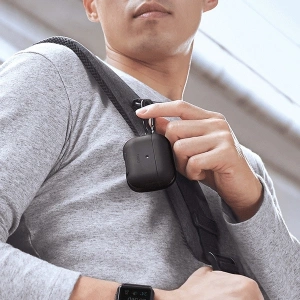 Etui UNIQ Valencia Apple AirPods Pro czarny/midnight black Antimicrobial