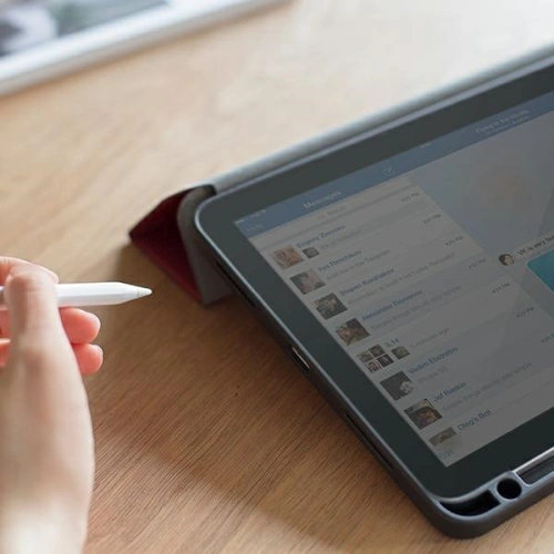 Etui UNIQ Transforma Rigor Apple iPad Air 10.9 2020/2022 (4. i 5. generacji) / iPad Air 11 2024 (6. generacji) czerwony/coral red Antimicrobial