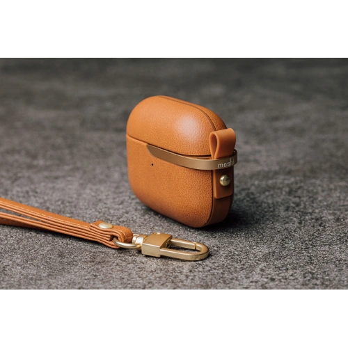 Etui Moshi Pebbo Luxe Apple AirPods 3 z odpinanym paskiem na rękę (Caramel Brown)