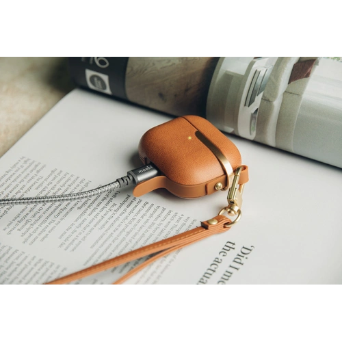 Etui Moshi Pebbo Luxe Apple AirPods 3 z odpinanym paskiem na rękę (Caramel Brown)