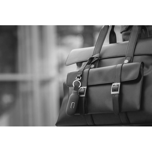 Etui Moshi Pebbo Apple AirPods 3 z odpinanym paskiem na rękę (Shadow Black)