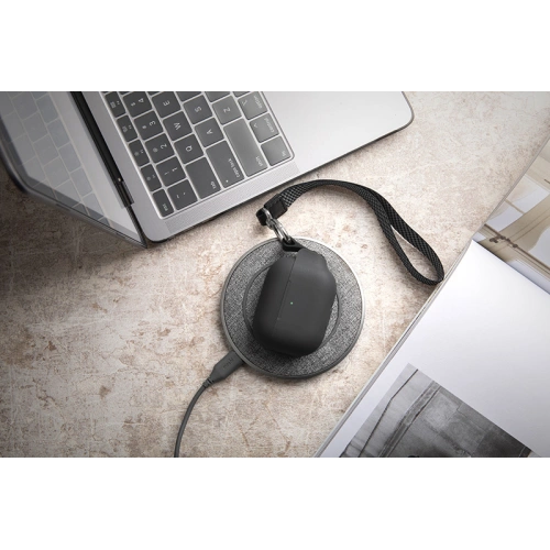 Etui Moshi Pebbo Apple AirPods 3 z odpinanym paskiem na rękę (Shadow Black)