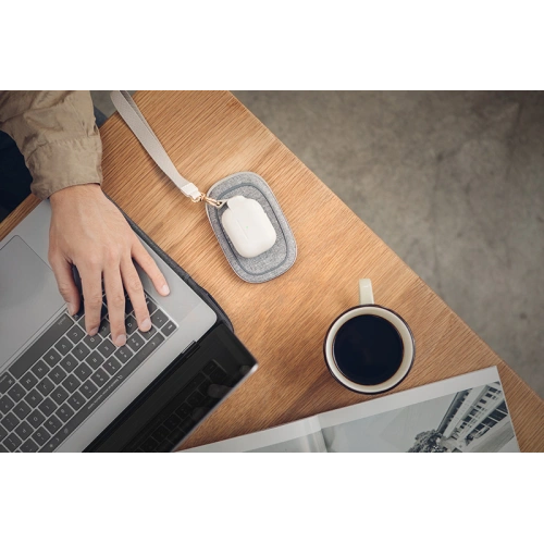 Etui Moshi Pebbo Apple AirPods 3 z odpinanym paskiem na rękę (Savanna Beige)