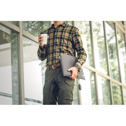 Etui Moshi Pebbo Apple AirPods 3 z odpinanym paskiem na rękę (Mint Green)