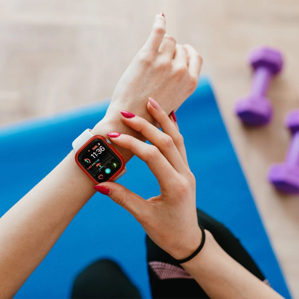 Etui Spigen Thin Fit Apple Watch 7/8 (45mm) Metalická červená