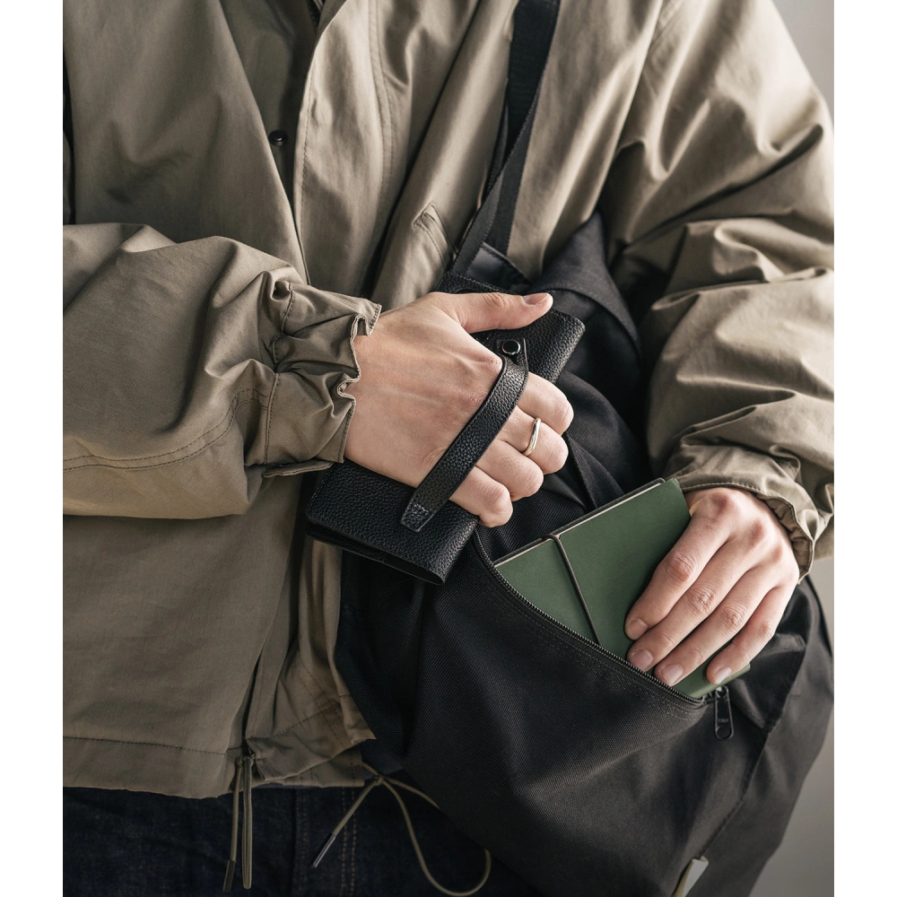 Hurtownia GSM - Etui Ringke Folio Signature EZ Strap Samsung Galaxy S22 Ultra Černá - RGK1574BLK - {ean13} - Hurt