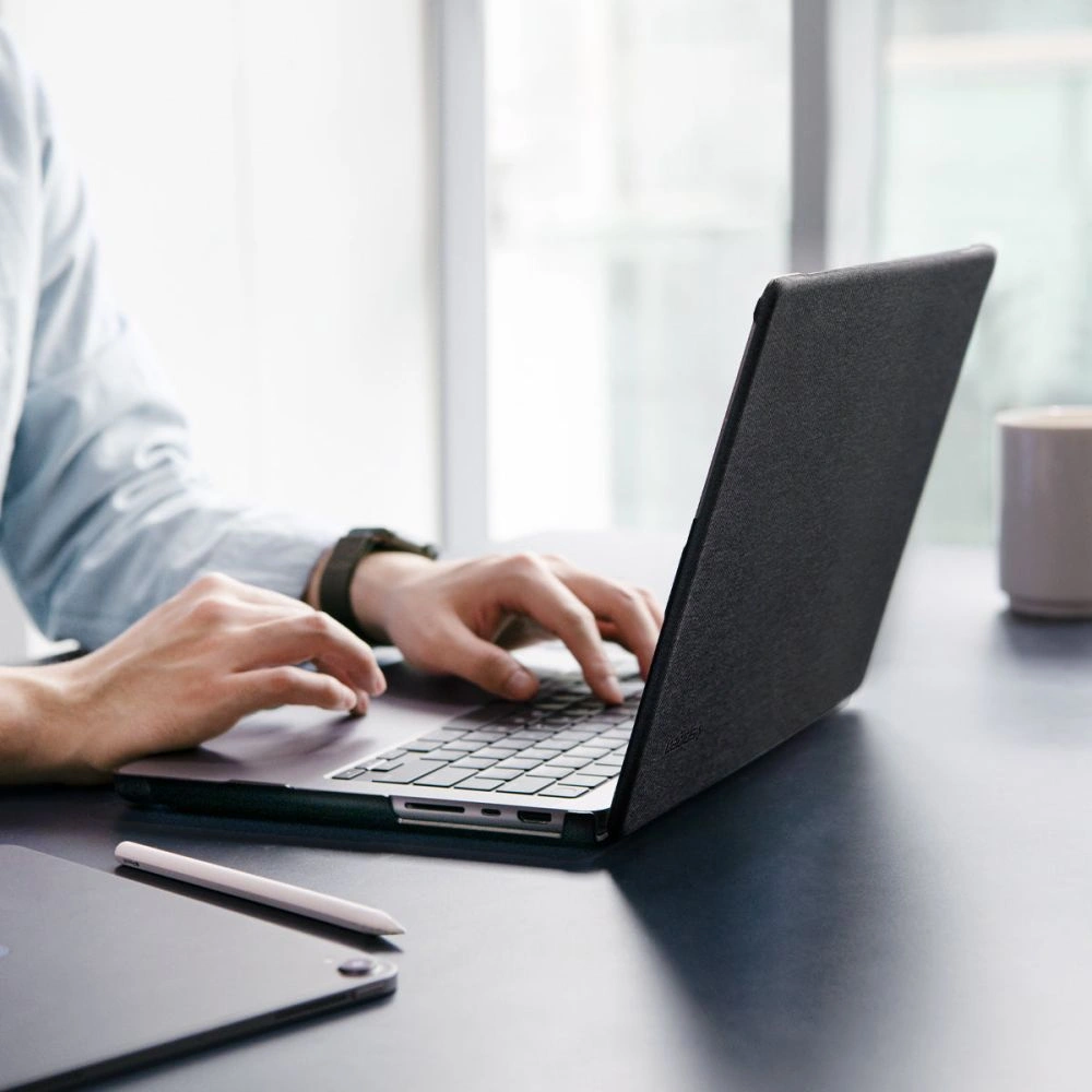 Etui Spigen Urban Fit Apple MacBook Pro 14 2021-2023 Černé
