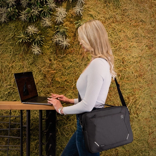 Etui STM Myth Sleeve do laptopa 13 cali (Granite Black)