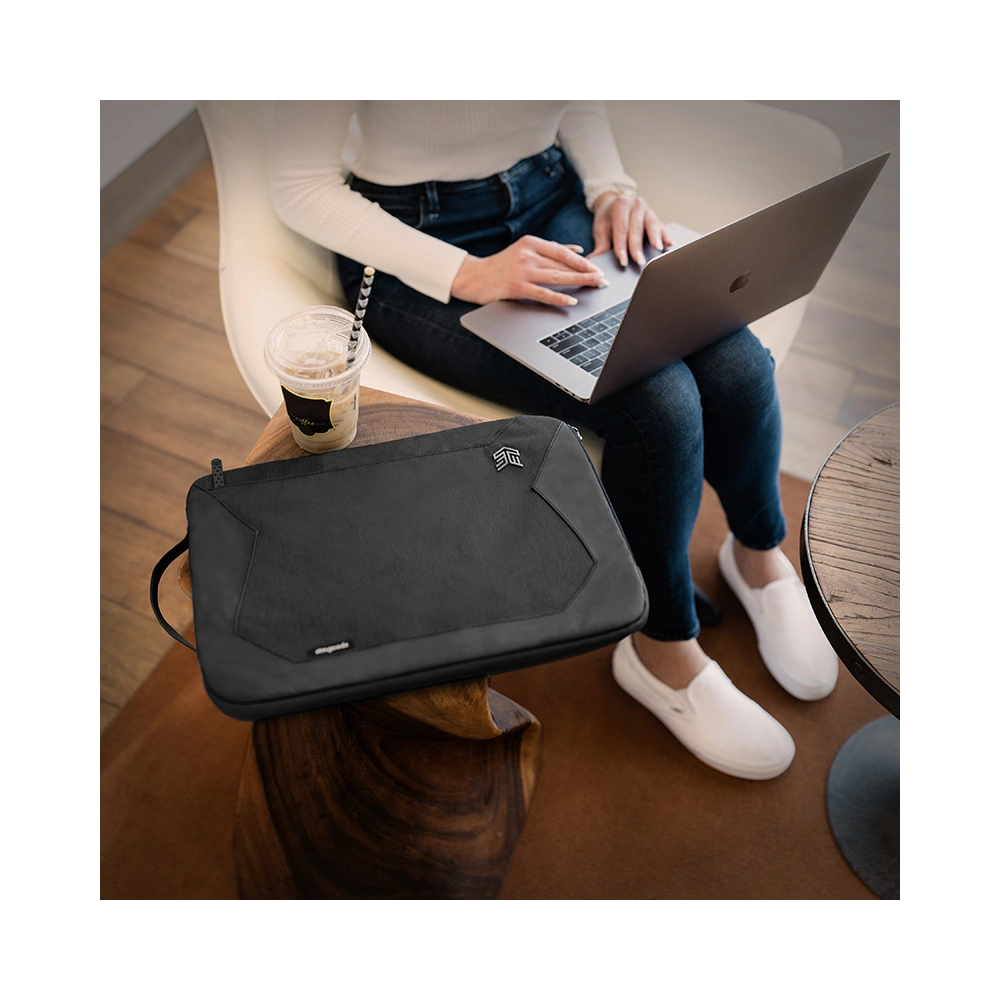 Hurtownia GSM - Etui STM Myth Sleeve na laptop 13 palců (Granite Black) - STM20 - {ean13} - Hurt