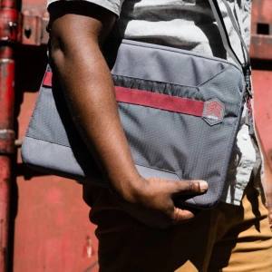 Etui STM Shrnutí pro laptop 13 palců (černé)