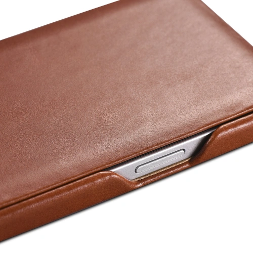 Etui iCarer Curved Edge Vintage Folio Apple iPhone 13 brązowy