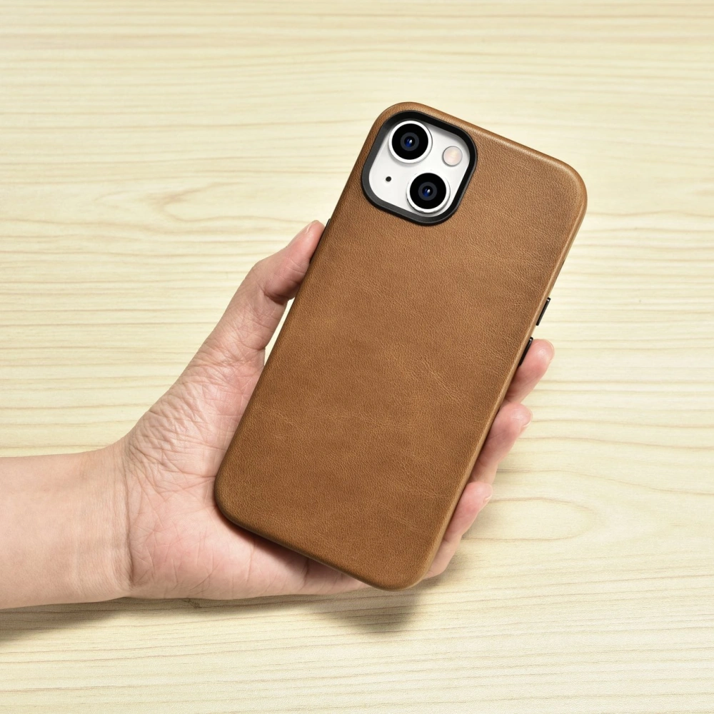 Hurtownia GSM - Etui iCarer Oil Wax Premium Leather MagSafe Apple iPhone 14 Plus / 15 Plus jasně hnědý - ICR334 - {ean13} - Hurt