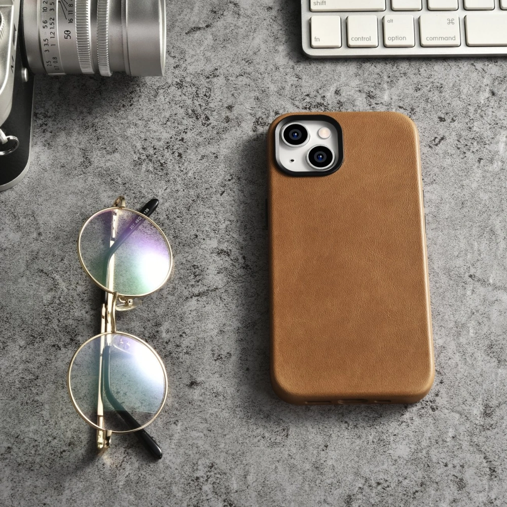 Hurtownia GSM - Etui iCarer Oil Wax Premium Leather MagSafe Apple iPhone 14 Plus / 15 Plus maro deschis - ICR334 - {ean13} - Hurt