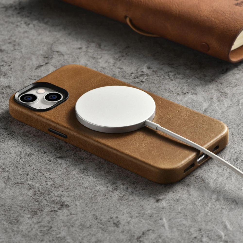 Hurtownia GSM - Etui iCarer Oil Wax Premium Leather MagSafe Apple iPhone 14 Plus / 15 Plus maro deschis - ICR334 - {ean13} - Hurt