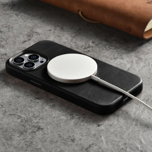 Hurtownia GSM - Etui iCarer Oil Wax Premium Leather MagSafe Apple iPhone 14 Pro Max czarny - ICR338 - {ean13} - Hurt