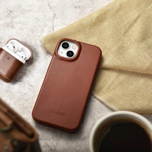 Hurtownia GSM - Etui iCarer CE Oil Wax Premium Leather Folio MagSafe Apple iPhone 14 Plus / 15 Plus brązowy - ICR390 - {ean13} - Hurt