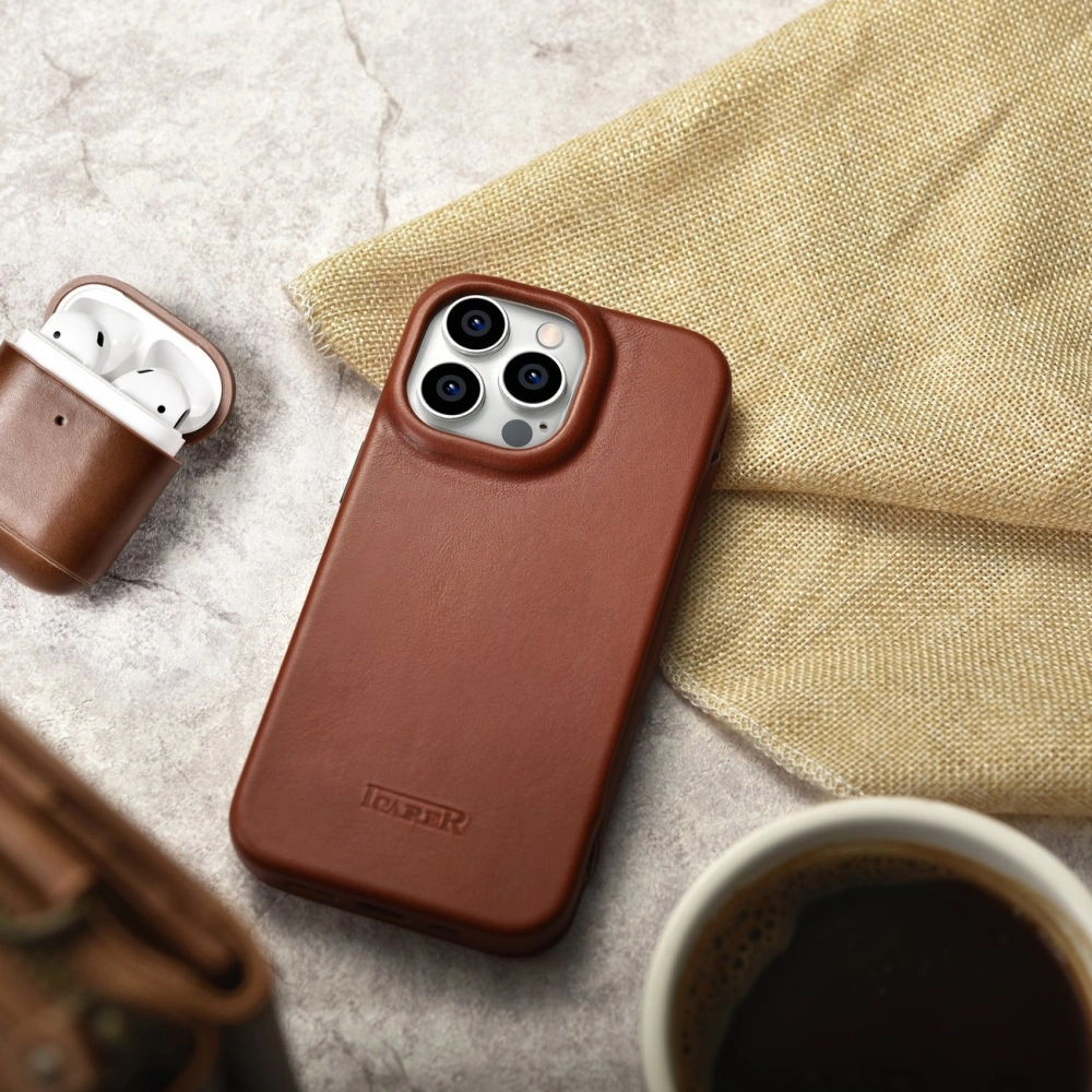 Hurtownia GSM - Etui iCarer CE Oil Wax Premium Leather Folio MagSafe Apple iPhone 14 Pro Max hnědá - ICR394 - {ean13} - Hurt