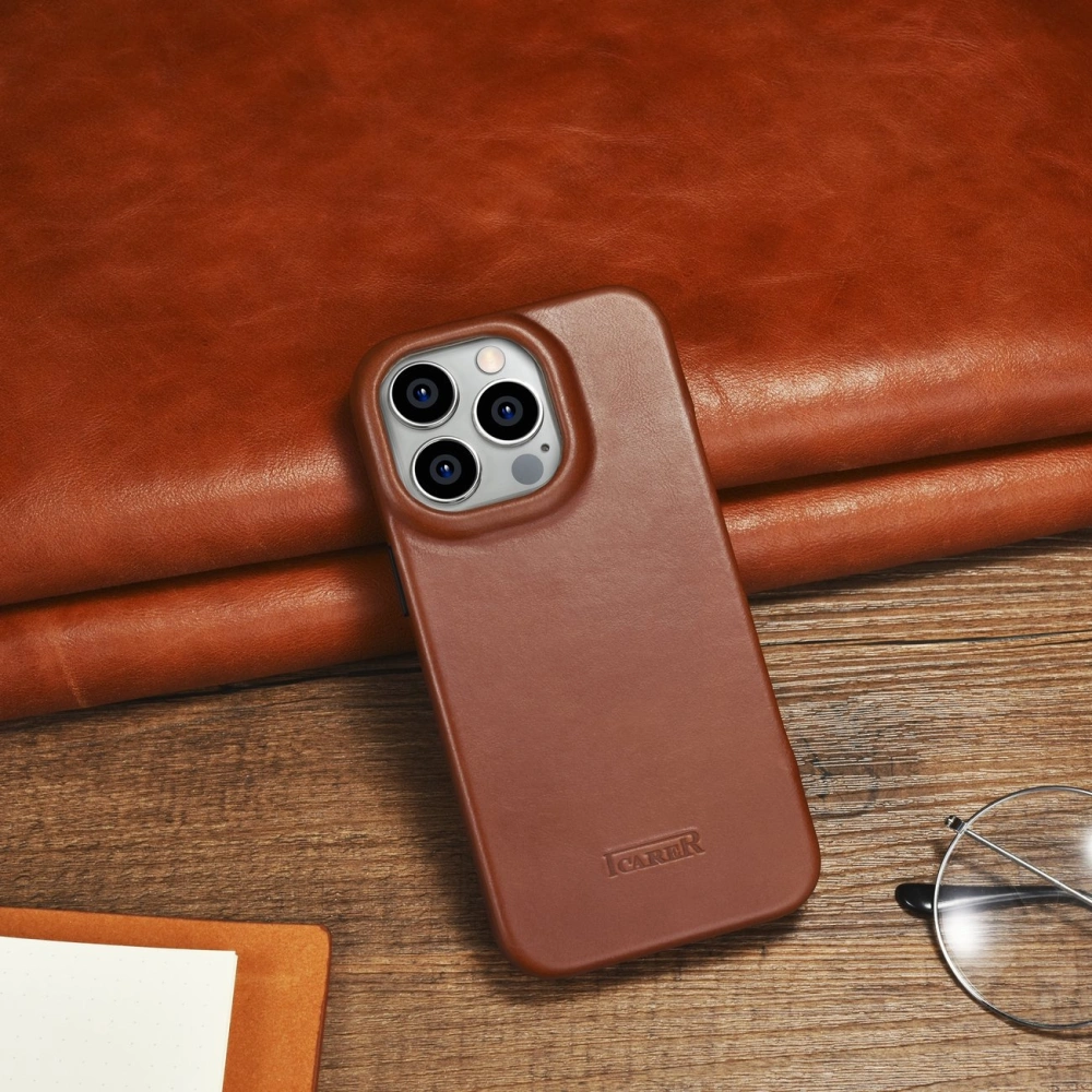 Hurtownia GSM - Etui iCarer CE Oil Wax Premium Leather Folio MagSafe Apple iPhone 14 Pro Max hnědá - ICR394 - {ean13} - Hurt