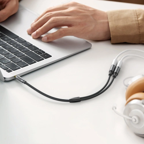 Rozdzielacz AUX UGREEN AV192 1x męski 3,5mm/2x żeński 3,5mm 20cm czarny