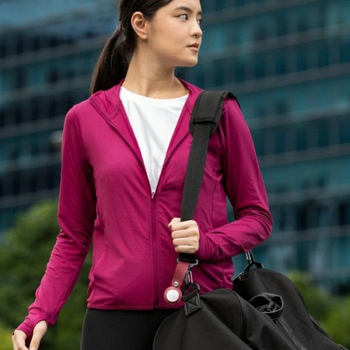 Etui UNIQ Vencer Silicone Apple AirTag burgundowy/burgundy