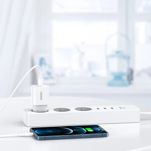 Hurtownia GSM - Încărcător de rețea Choetech Q5004-V2-EU-CLWH USB-C 20W PD 3A + cablu USB-C/Lightning MFI 1,2m alb - CHT114 - {ean13} - Hurt