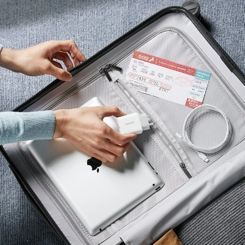 Ładowarka sieciowa UGREEN 60450 USB-C Power Delivery 3.0 Quick Charge 4.0+ 20W 3A biały