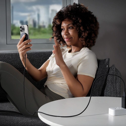 Ładowarka indukcyjna ESR HaloLock QI2 Mini Magnetic MagSafe 15W black