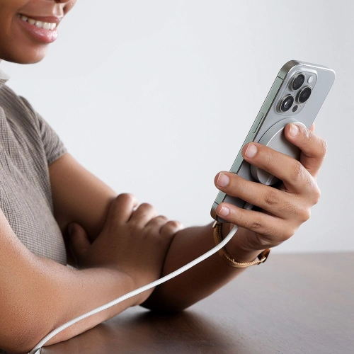 Ładowarka indukcyjna ESR HaloLock QI2 Mini Magnetic MagSafe wireless charger 15W Silver