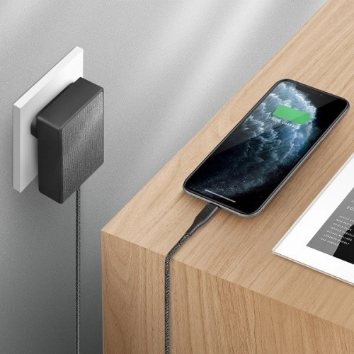 UNIQ Ładowarka sieciowa Votre Slim USB-C PD 18W MFI + kabel USB-C na lightning czarny