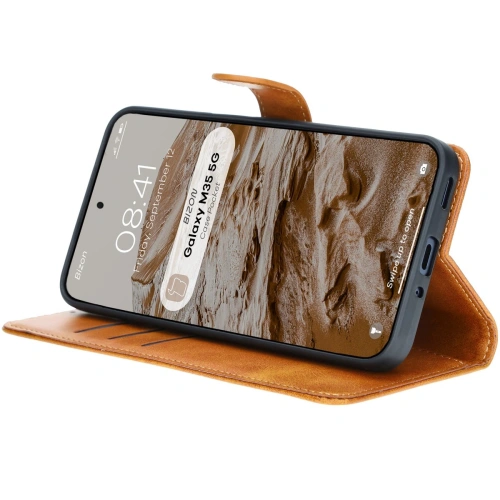 Etui z klapką Bizon Case Pocket do Samsung Galaxy M35 5G brązowe