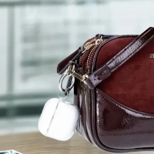 Hurtownia GSM - Elastický obal s karabinou Bizon Case Headphone Clear pro Apple AirPods 4 průhledný - BIZ8028 - {ean13} - Hurt