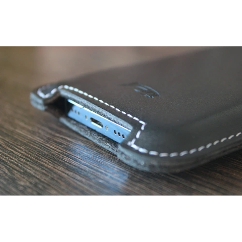 Skórzane etui LURESKO SOFIJA XXL uniwersalne zapinane na pasek (czarny gładki biała nić)