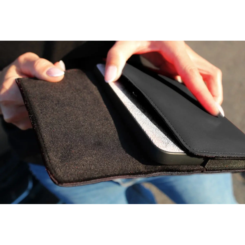 Hurtownia GSM - Husa de protecție din piele LURESKO ELLA XXL pentru telefon - 170x85x12 / pentru geantă sau rucsac (neagră cu fir roșu) - LUR131 - {ean13} - Hurt