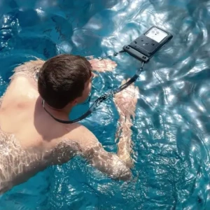Spigen A611P Univerzális Vízálló Lebegő Tok Matt Fekete [2 CSOMAG]