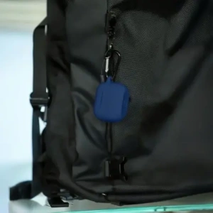 Silikonowe etui z karabińczykiem Bizon Case Headphone Silicone do Apple AirPods 3 granatowe