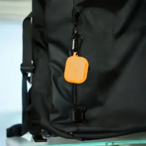 Silikonowe etui z karabińczykiem Bizon Case Headphone Silicone do Apple AirPods 3 marchewkowe