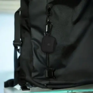 Silikonowe etui z karabińczykiem Bizon Case Headphone Silicone do Apple AirPods Pro 2 czarne