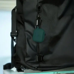 Silikonowe etui z karabińczykiem Bizon Case Headphone Silicone do Apple AirPods Pro 2 ciemnozielone