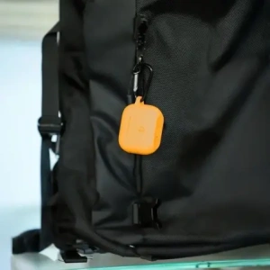 Silikonowe etui z karabińczykiem Bizon Case Headphone Silicone do Apple AirPods Pro 2 marchewkowe
