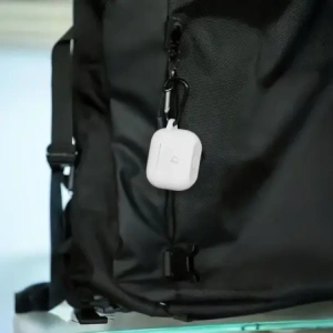 Silikonowe etui z karabińczykiem Bizon Case Headphone Silicone do Apple AirPods Pro 2 białe