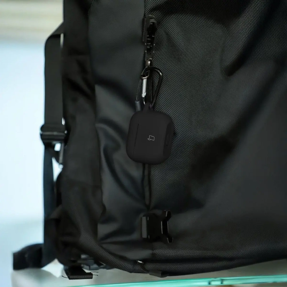 Silikonowe etui z karabińczykiem Bizon Case Headphone Silicone do Apple AirPods 4 czarne