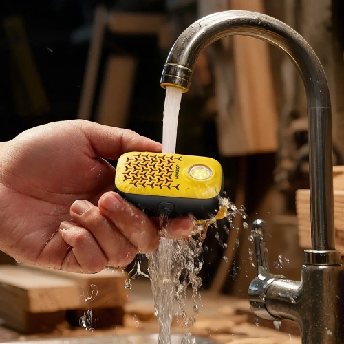 Przenośny głośnik Joyroom Maya JR-MS03 IP67 Bluetooth 5.4 z wbudowaną latarką żółty