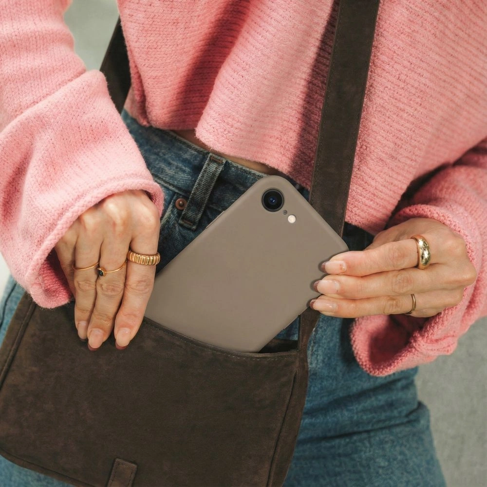 Etui Tech-Protect Silicone MagSafe do Apple iPhone 16e / 17e Chocolate Brown