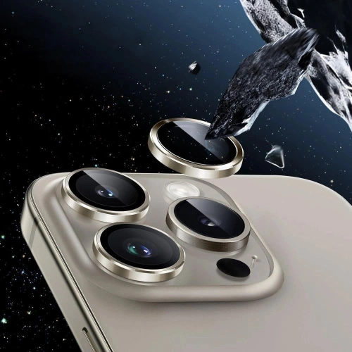Zbliżenie na osłonę aparatu Tech-Protect, idealnie dopasowaną do iPhone'a 14 Pro.