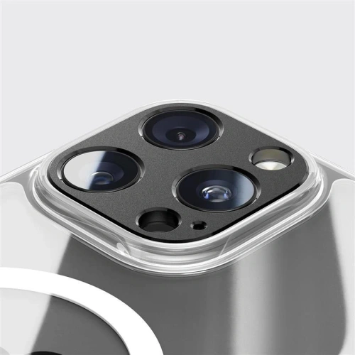 Srebrna osłona aparatu Tech-Protect Camalloy Fit+ z bliska, ukazująca wysoką jakość wykonania.