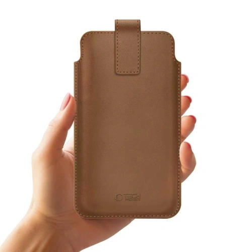 Zbliżenie na brązową wsuwkę Tech-Protect, podkreślające jakość materiału.