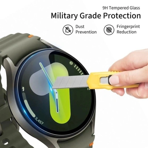 Aplikacja szkła hartowanego na smartwatch Huawei Watch GT 6, ukazująca prostotę montażu.