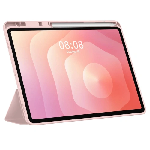 Różowe etui Tech-Protect SmartCase Pen na biurku, obok akcesoriów do tabletu.